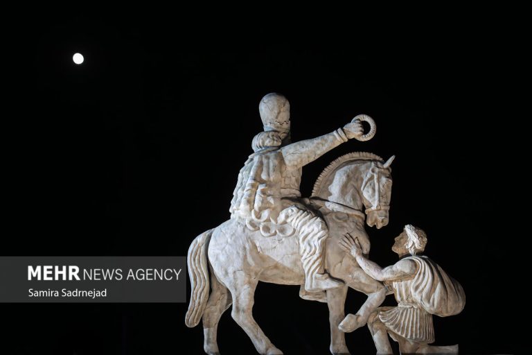 زانو زدن در برابر اقتدار ایران ریشه در تاریخ این خاک
دارد_69113143b53c5.jpeg